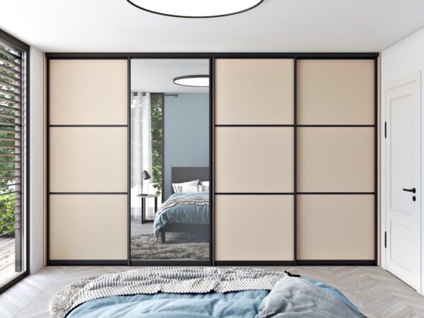 Built-in wardrobe with sliding doors in a niche, ensuring maximum use of space.