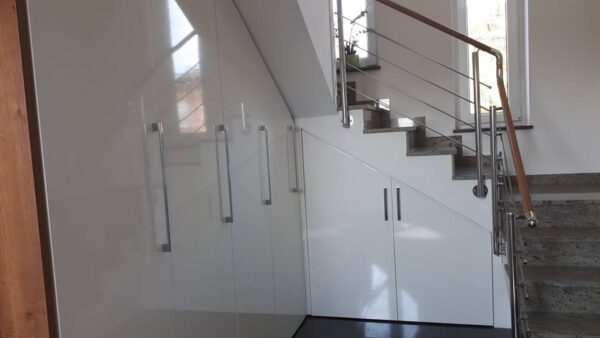 Vgradne omare pod stopnicami